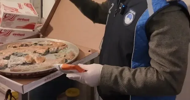 Hatay haberleri Hatay da denetimde akılalmaz manzara: Tarihi 3 yıl geçmiş börek bulundu! 28 Kasım 2025