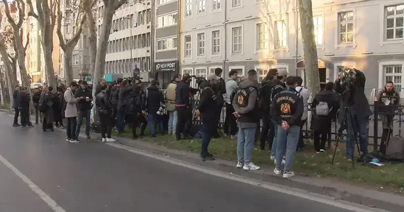 Harbiye deki Saint Esprit Katedrali nin önünde yoğunluk başladı