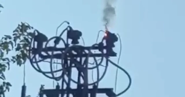 Siirt te arıza nedeni ile elektrik direğinde yangın çıktı Siirt Haberleri