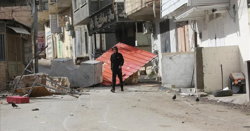 Batı Şeria’da işgalci İsrailliler, Filistinlilerin mülklerine saldırdı