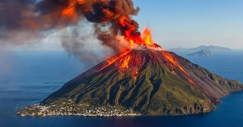 Akdeniz in deniz feneri: Tarihi adada 2 bin yıldır aralıksız lav püskürtüyor Sözcü Gazetesi