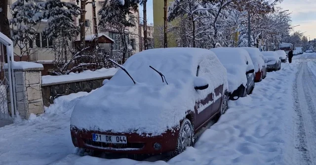 Doğu da 2 bin 326 yerleşim biriminin yolu kapandı Erzurum Haberleri