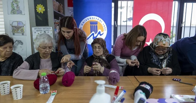 Alzheimer hastaları sanat terapisiyle hayata tutunuyor Mersin Haberleri