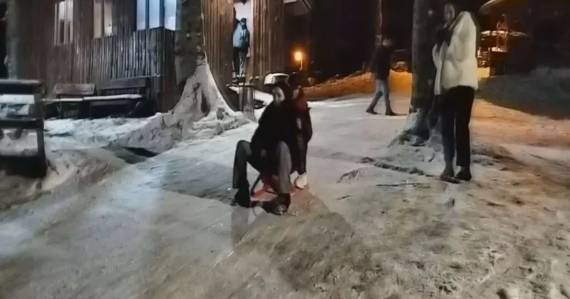 Nebiyan Dağı beyaza büründü, çocuklar gibi eğlendiler