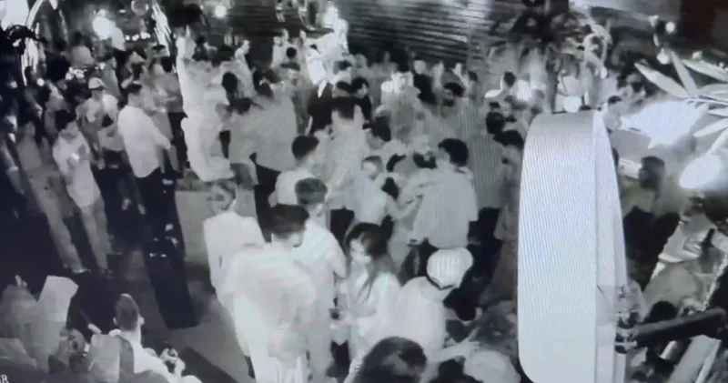 Eğlence mekanı kan gölüne döndü! Cam bardakla dehşet saçtı