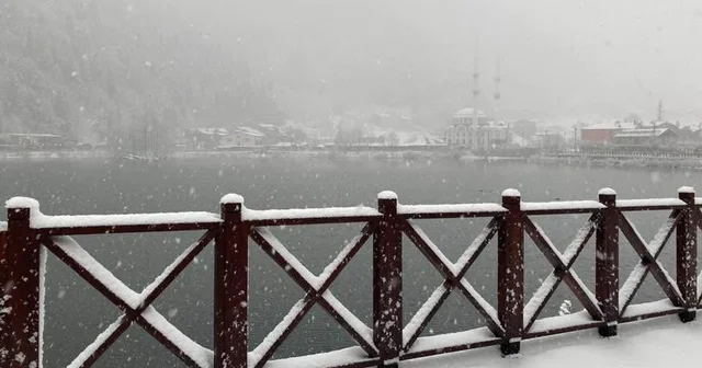 Uzungöl beyaz gelinliğini giydi, kar kalınlığı 15 santimetreye ulaştı Trabzon Haberleri