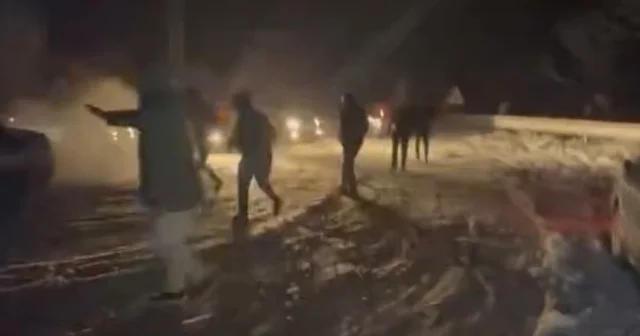 Oylat Kaplıcaları yolu kar nedeniyle kapandı, araçlar mahsur kaldı Bursa Haberleri