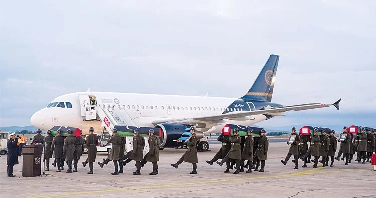 Jet kazasında ölen Libyalı komutanlara hüzünlü uğurlama