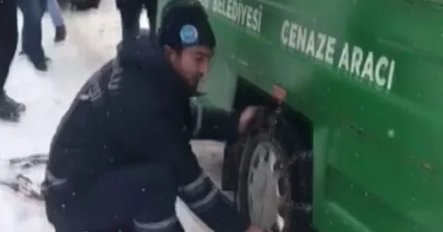 Karda mahsur kalan cenaze aracı için seferber oldular Kastamonu Haberleri