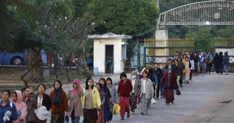 Myanmar, cunta yönetim gölgesinde seçime gitti