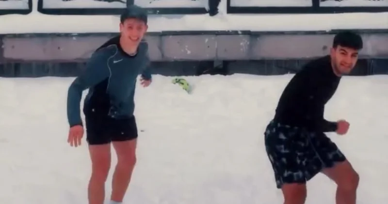 Arda Güler in karlı Bolu da futbol keyfi! Futbol Haberleri