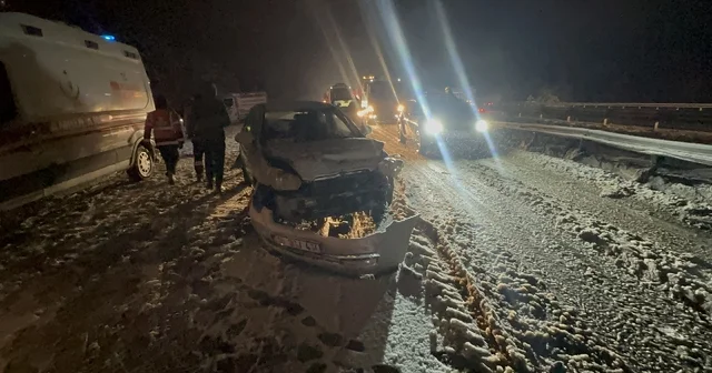 Otoyolda 7 aracın karıştığı kaza ulaşımı aksattı; 2 yaralı Bolu Haberleri