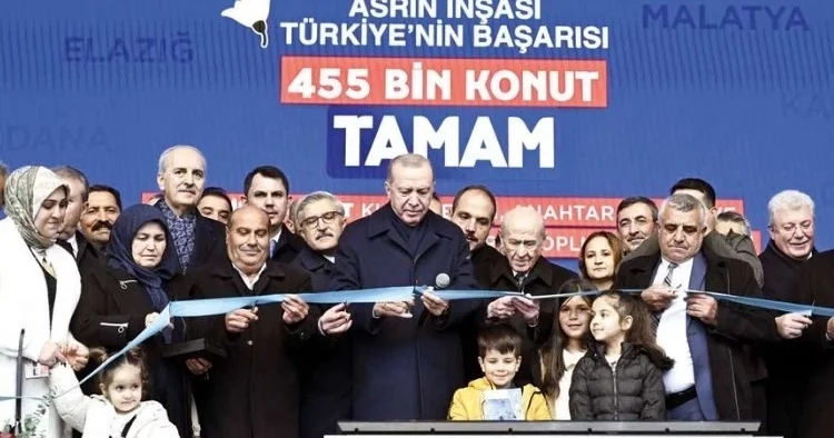 Cumhurbaşkanı Erdoğan Hatay’dan seslendi: Sözümüzü tutmanın onurunu yaşıyoruz