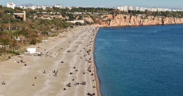 Doğu da kar, Antalya da yazdan kalma sıcaklık Antalya Haberleri