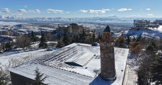 Beyaz gelinliğini giyen Harput havadan görüntülendi Elazığ Haberleri