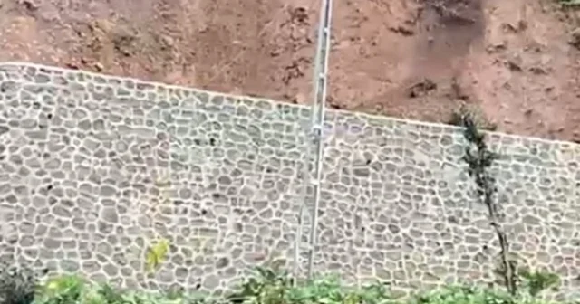 Rize de çay bahçesinde heyelan anı kamerada Rize Haberleri