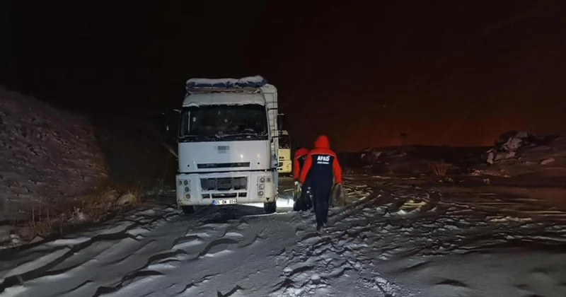 Ağrı Van yolunda zorlu gece: 100 araç yolda kaldı