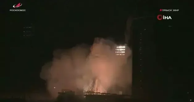 Rusya, İran’a ait 3 uydu taşıyan Soyuz 2 roketini yörüngeye fırlattı