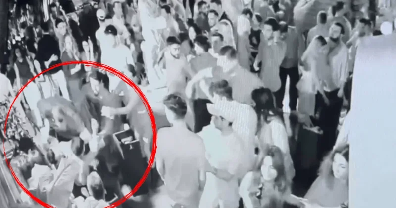 Beyoğlu nda sarkıntılık kavgası: Cam bardakla boğazını kesti Sözcü Gazetesi