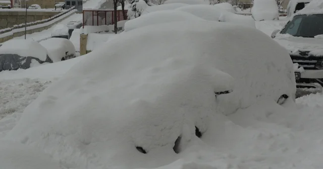 Hakkari de yolu kardan kapanan köydeki astım hastası, hastaneye ulaştırıldı Hakkari Haberleri