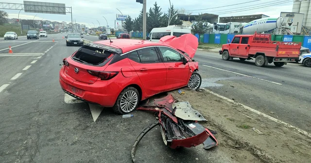 Karşı yöne geçen otomobil, kırmızı ışıkta bekleyen araçlara çarptı Tekirdağ Haberleri