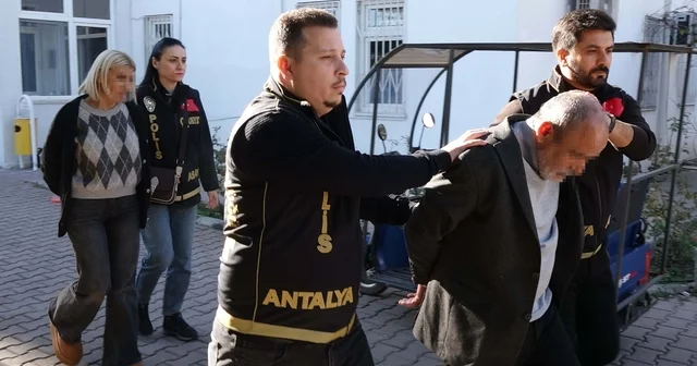 Ölü bulunan kadının kızı ve sevgilisi adliyeye sevk edildi Antalya Haberleri