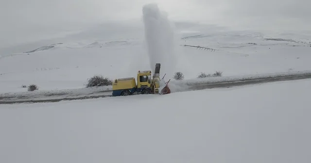 Bayburt un köy yollarında karla mücadeleye başlandı Bayburt Haberleri