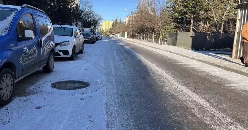 Çankaya’da yollar buz pistine döndü