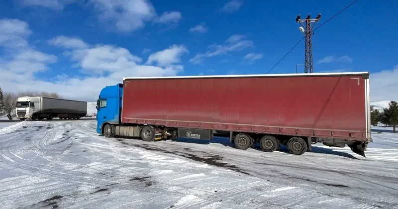 Ardahan da ağır tonajlı araçlara kapatılan kara yollarında ulaşım normale döndü