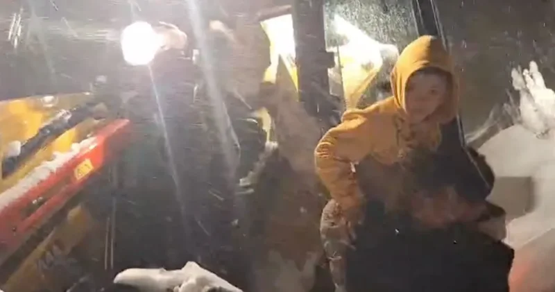 Siirt te ekipler 8 yaşındaki çocuk için seferber oldu