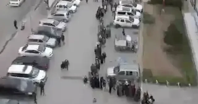 Denizli de metrelerce alışveriş kuyruğu: gece yarısı gelip 9 saat beklediler VİDEO İZLE