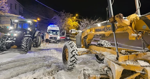 Bingöl de hasta almaya giderken karda mahsur kalan ambulans kurtarıldı Bingöl Haberleri