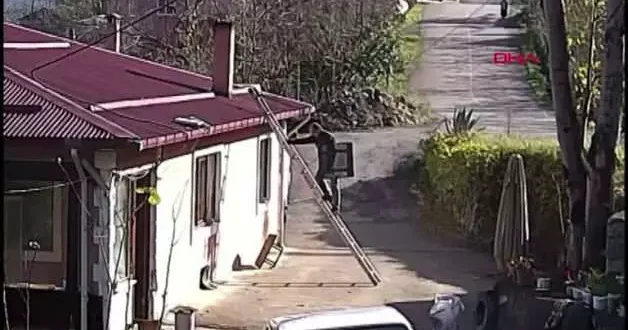 Merdivenin azizliğine uğrayan vatandaş kazayı ucuz atlattı