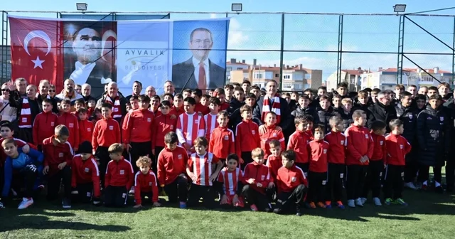 Ayvalık ta anlamlı açılış Ahmet Akın: Ayvalıkgücü nün köklü tarihine yakışan bir tesis Balıkesir Haberleri