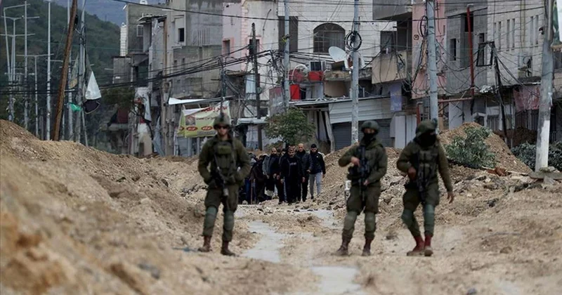 Toplu cezalandırma yapacaklar! İsrail çok sayıda Filistinliyi gözaltına aldı