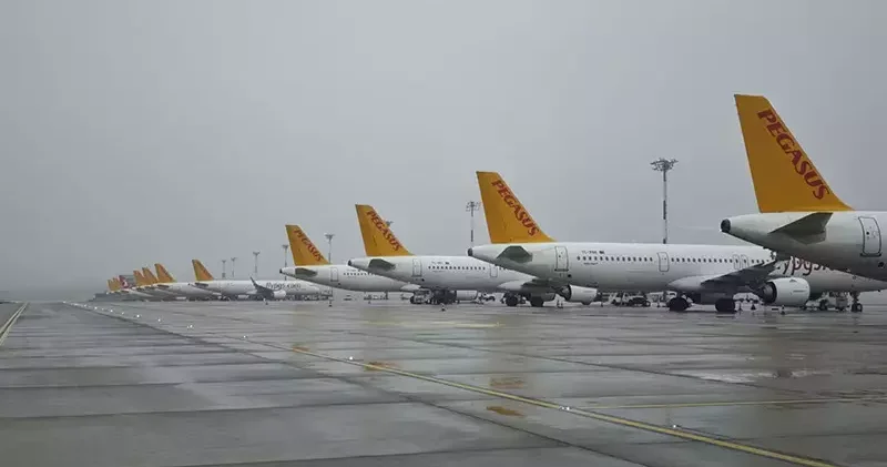 Sabiha Gökçen Havalimanı nda uçuşlara yağmur engeli; 42 uçak divert etti