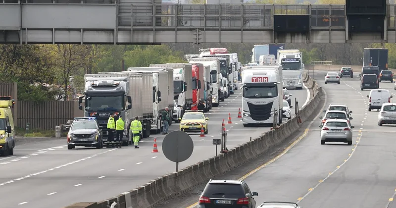 Fransa’da kamyon şoförleri, artan akaryakıt fiyatlarını protesto etti