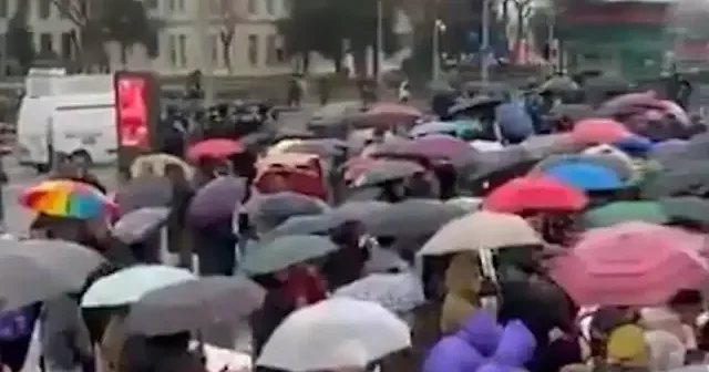 Kadıköy’de toplanan grup yapılması planlanan cami ve katlı otoparkı protesto etti VİDEO İZLE
