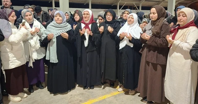 Emet ve Hisarcık tan 29 umreci dualarla kutsal topraklara uğurlandı Kütahya Haberleri