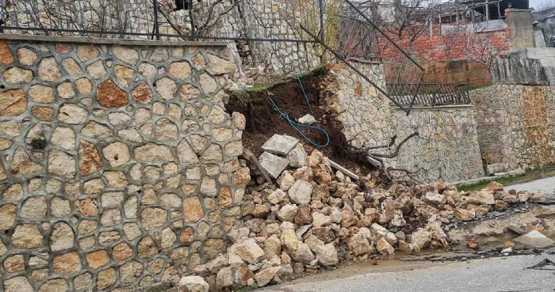 Mersin de heyelan: Bölgeye giriş yasaklandı