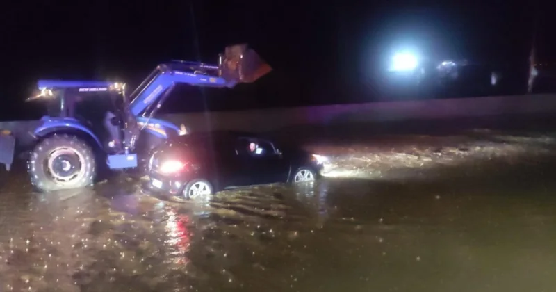 Ödemiş İzmir yolunda su baskınları ulaşımı aksattı