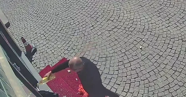 Camını kırdığı eczaneyi yakmaya çalışan eczacı gözaltına alındı Erzurum Haberleri