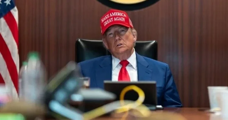 Trump video oyunu gibi savaş izliyor