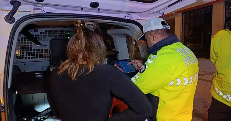 Trafik denetiminde ehliyeti iptal edildi, Beni çekmeyin, avukatım dedi