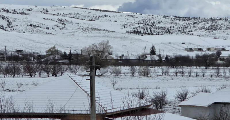 Antalya nın yüksek kesimlerine kar yağdı