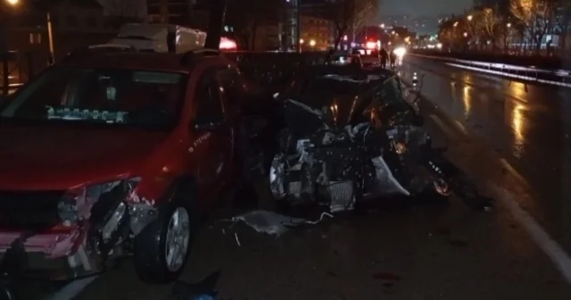 Bursa da zincirleme kaza: 3 yaralı Kazaya yardım etmeye koştu, bir kaza daha yaşandı Bursa Haberleri