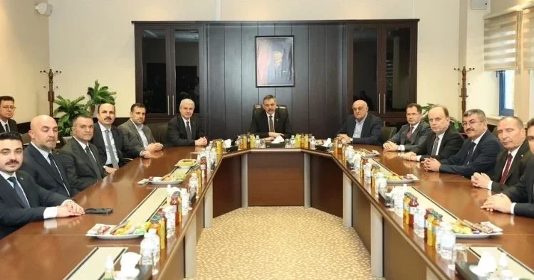 İçişleri Bakanı Çiftçi, şeker fabrikasını ziyaret etti