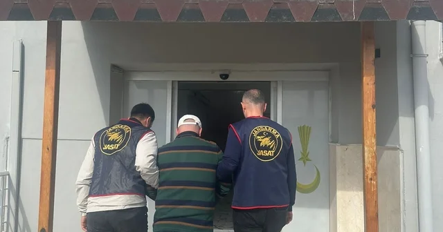 Hatay da sahte isimle, sigortasız işlerde çalışarak 9 yıldır kaçan aranan şahıs JASAT operasyonuyla yakalandı Hatay Haberleri