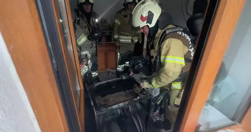 Avcılar da bulaşık makinesi alev aldı; itfaiye müdahale etti