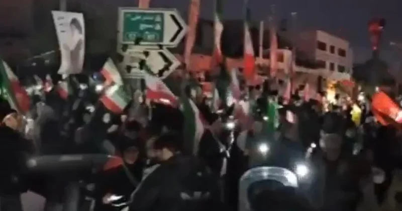 İran halkı sokaklarda! ABD ve İran a karşı protestolar yapılıyor Sözcü Gazetesi